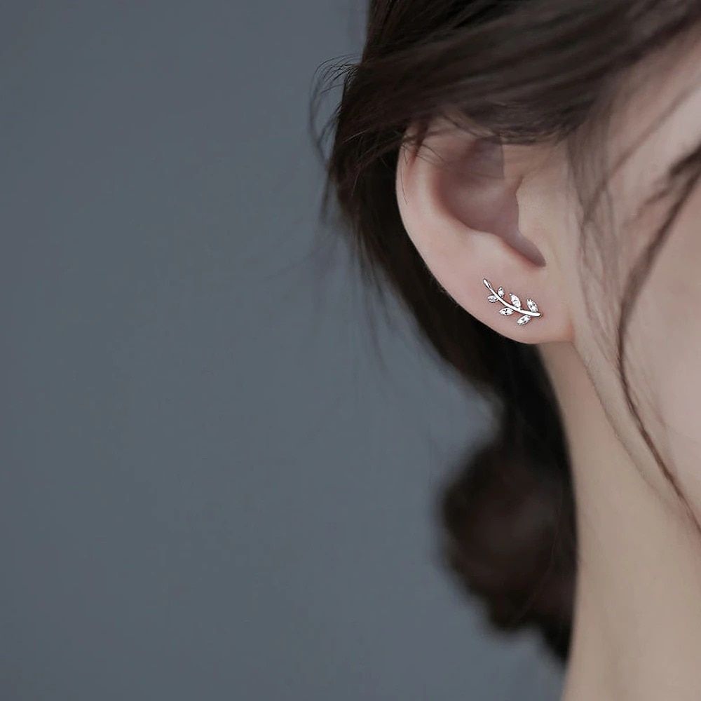 SPARKLING LEAF CLIMBER EARRINGS (PAIR)